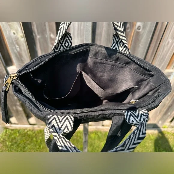 Universal thread black backpack - Picture 7 of 16